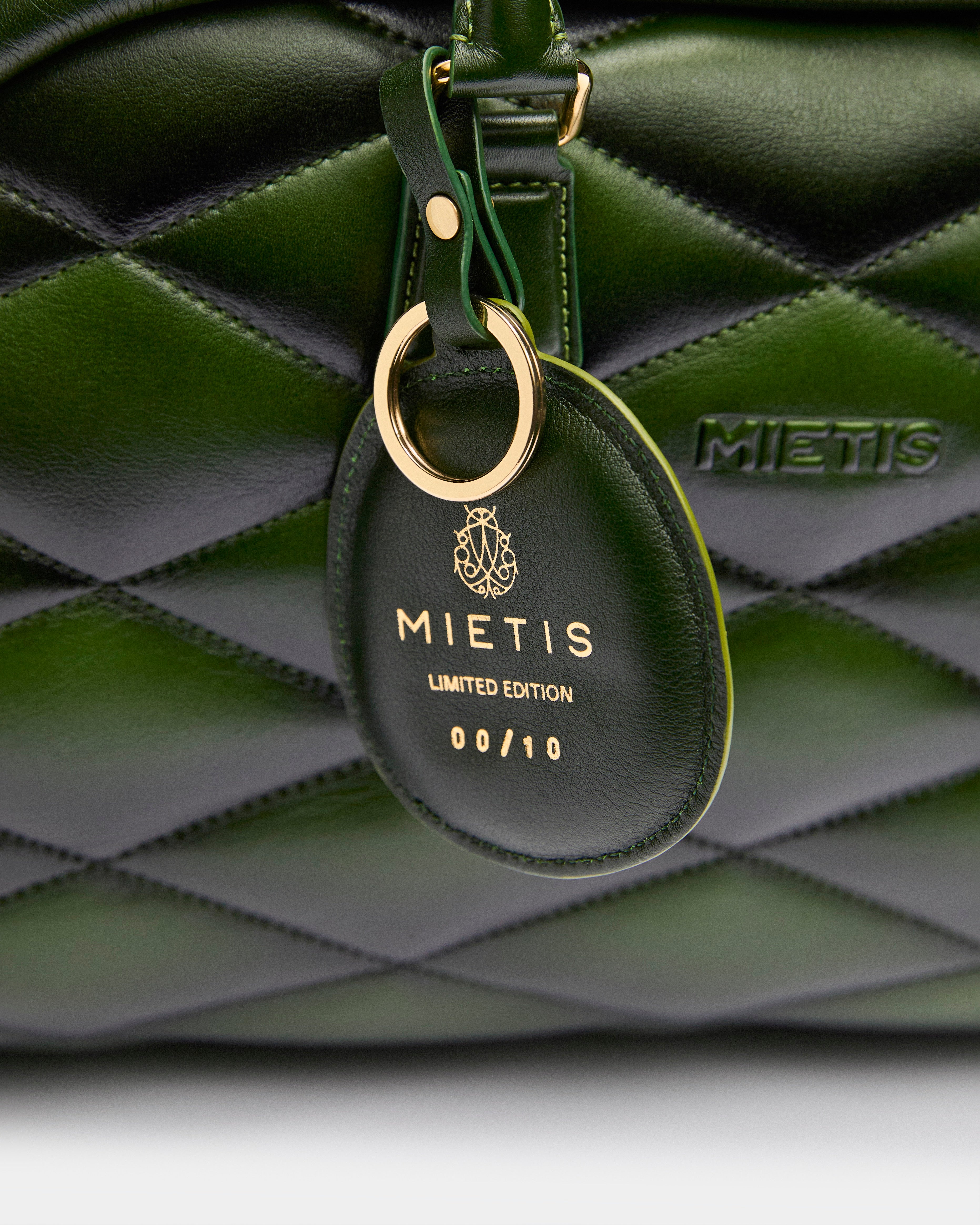 Artistic Super Serum Wallpaper for Your Screen Artistic Super Serum Wallpaper for Your Screen