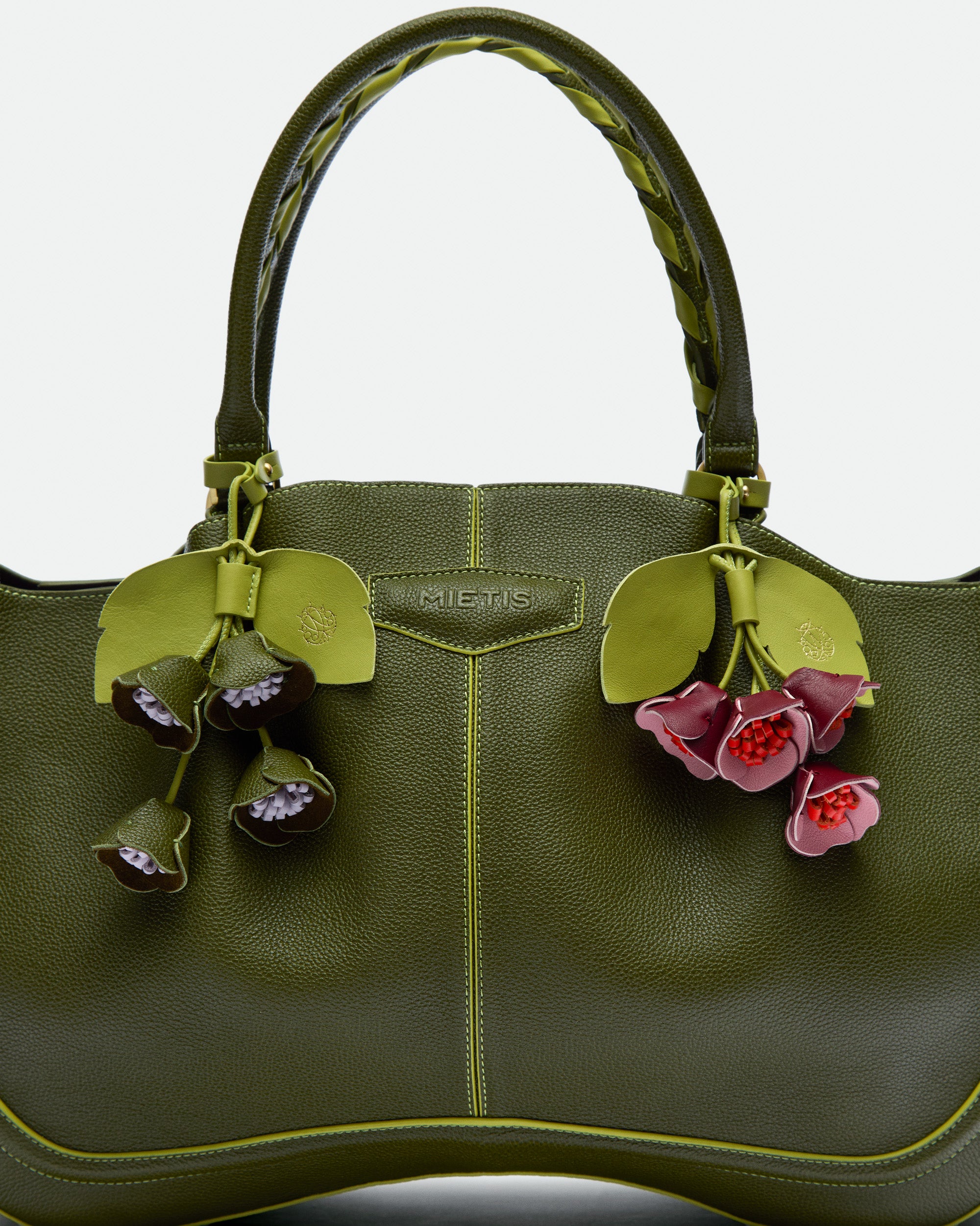 Max Cypress Green grained leather bag – MIETIS ROOTED Fall.Winter 2026 – 05