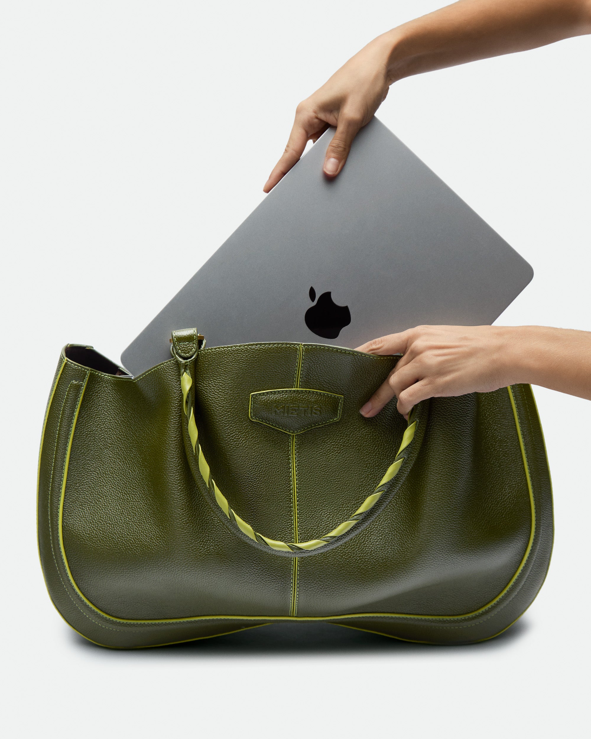 Max Cypress Green grained leather bag – MIETIS ROOTED Fall.Winter 2026 – 06