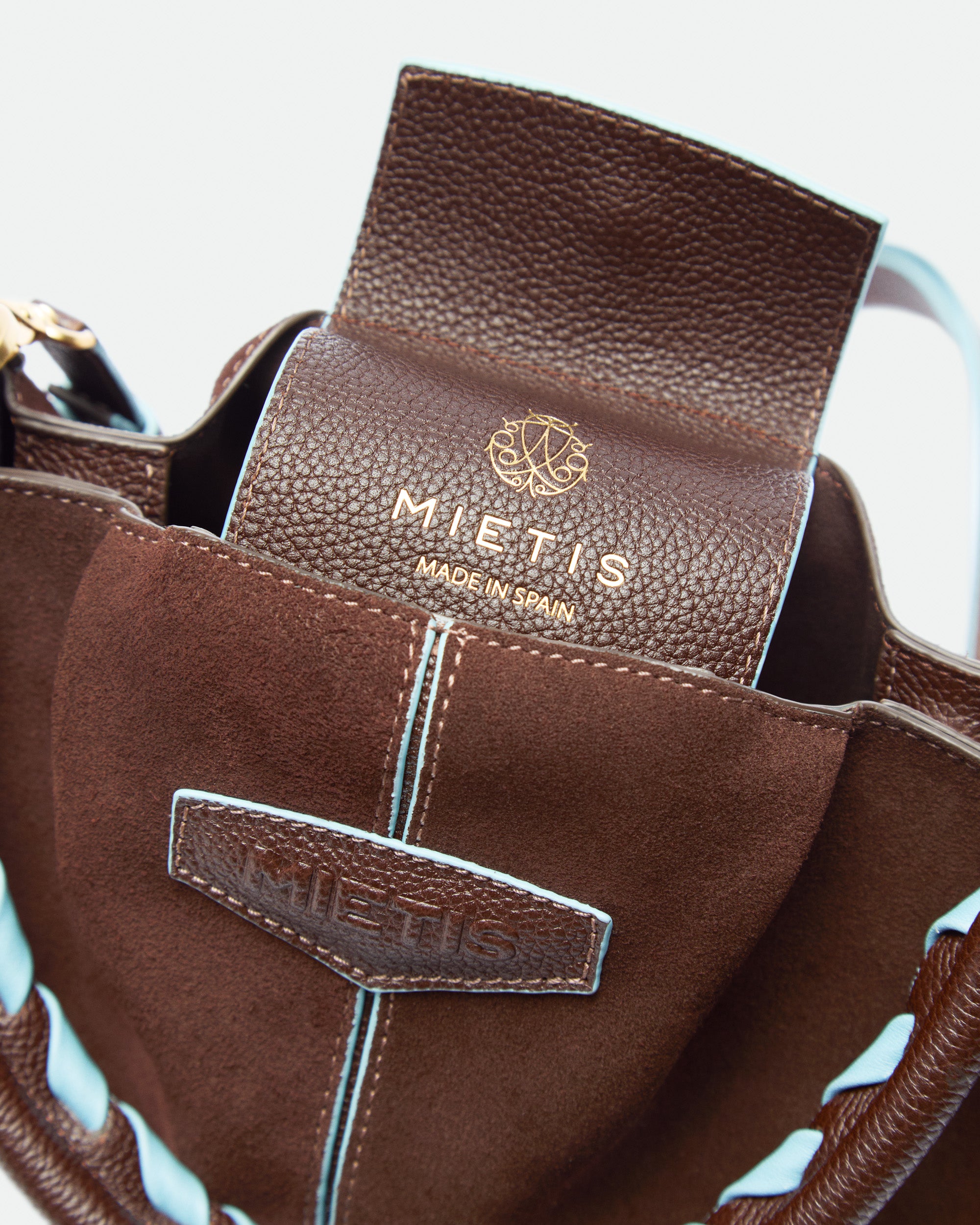 Max Mid Chocolate Suede leather bag – MIETIS ROOTED Fall.Winter 2026 – 06