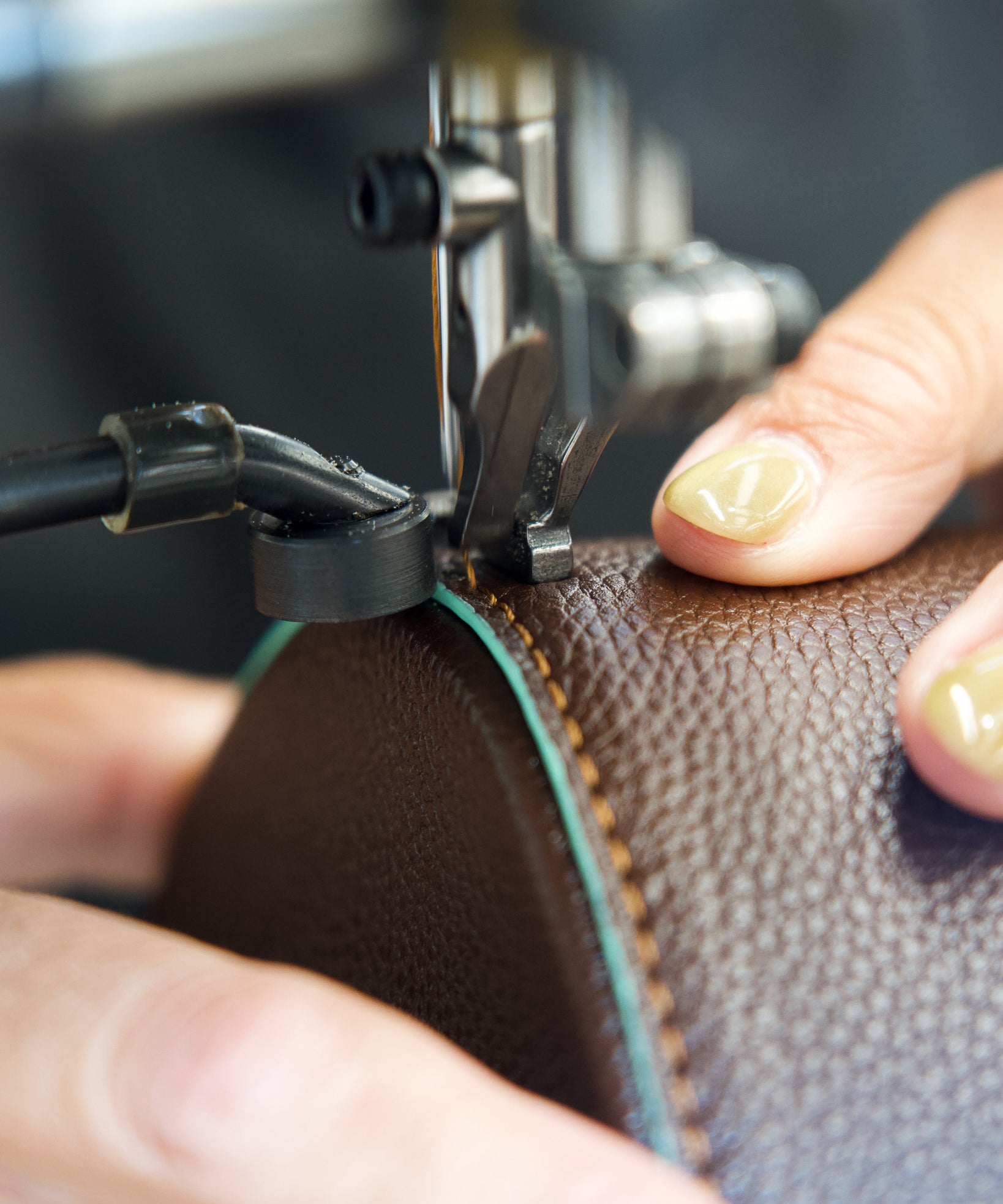 Assembling a MIETIS bag by hand – ROOTED craft