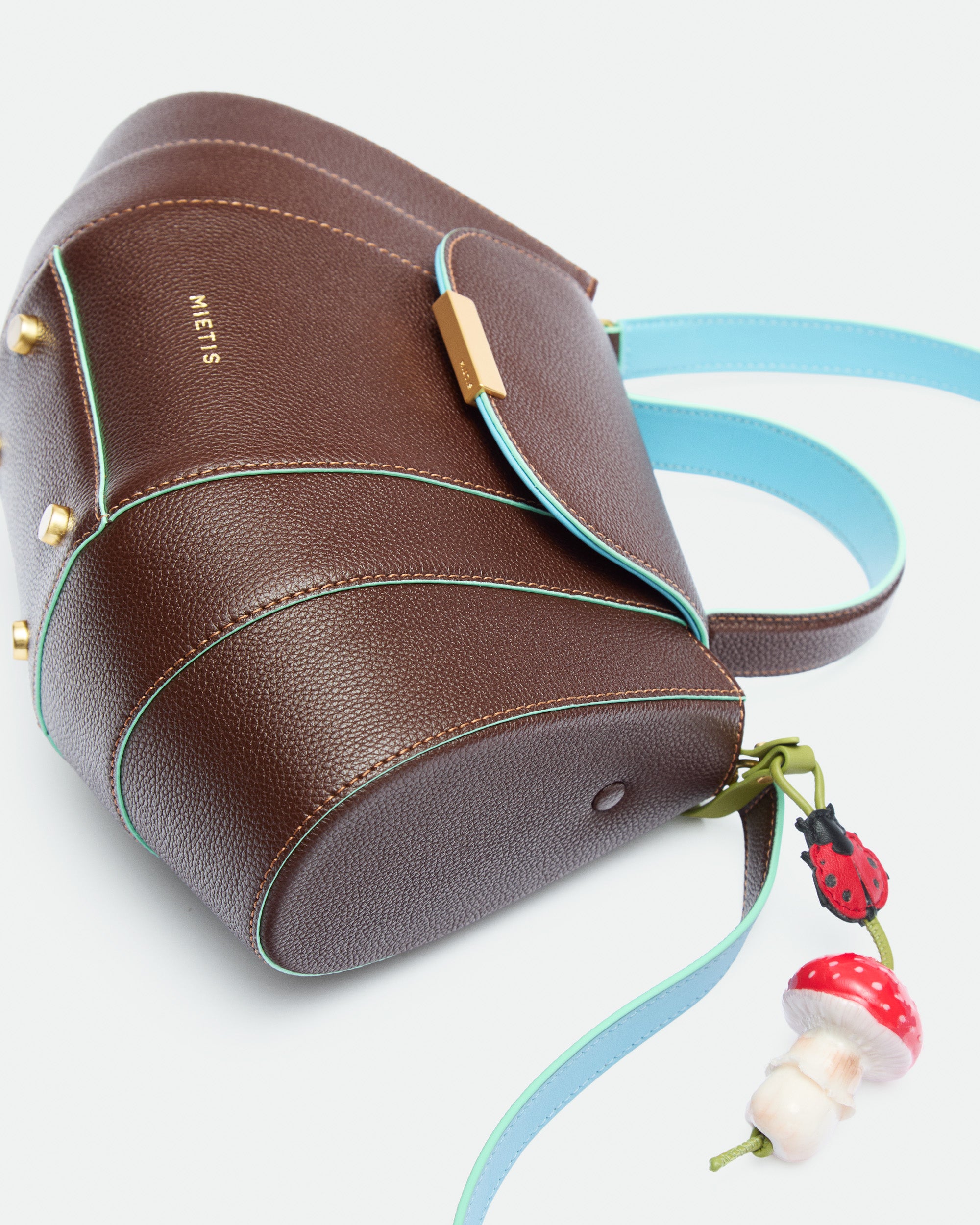 Tatito Zoe Chocolate grained leather bag – MIETIS ROOTED Fall.Winter 2026 – 07